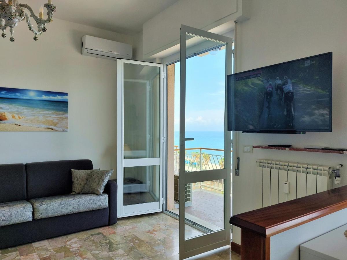 Maremare, Really On The Beach, With Private Parking ซาโวนา ภายนอก รูปภาพ