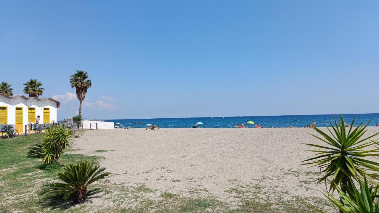 Maremare, Really On The Beach, With Private Parking ซาโวนา ภายนอก รูปภาพ
